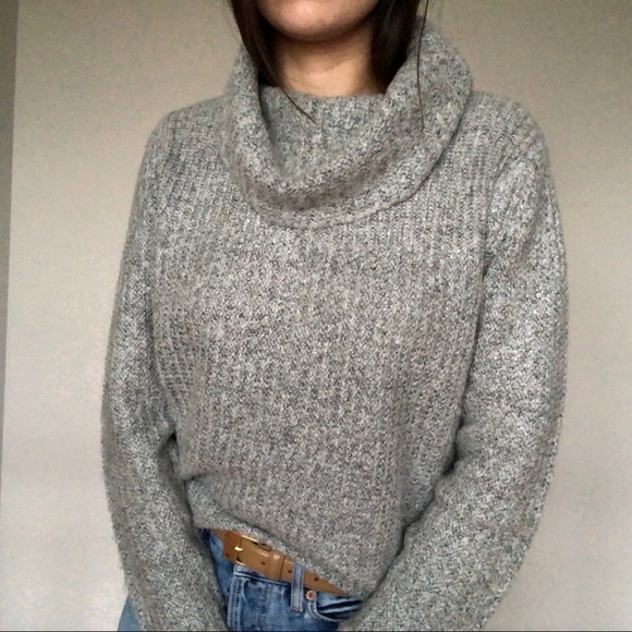 Light gray turtleneck sweater - Picture 1 of 4